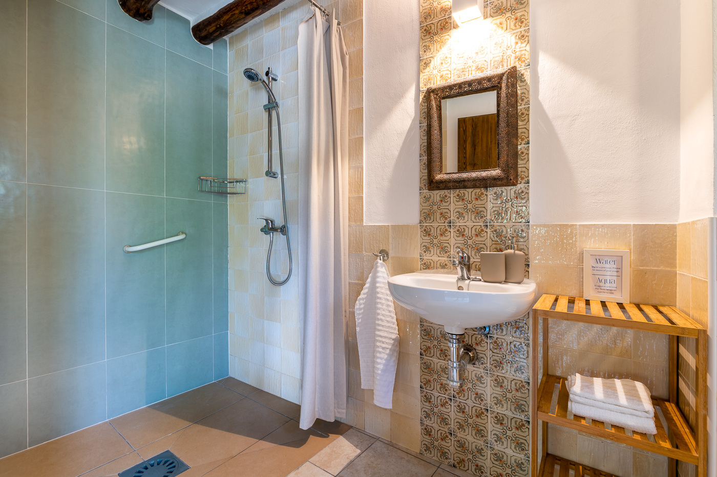 En suite facilities bedroom 3 (Olive)